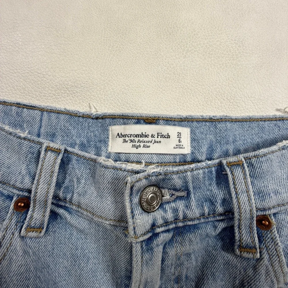 Abercrombie & Fitch The 90s Relaxed Jeans Light Wash High Rise Blue 28/6s
